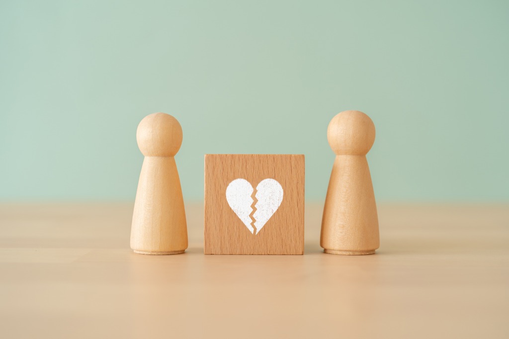 不倫の解決方法とは？証拠保全から内容証明郵便の送り方、示談書の作成方法まで行政書士が徹底解説