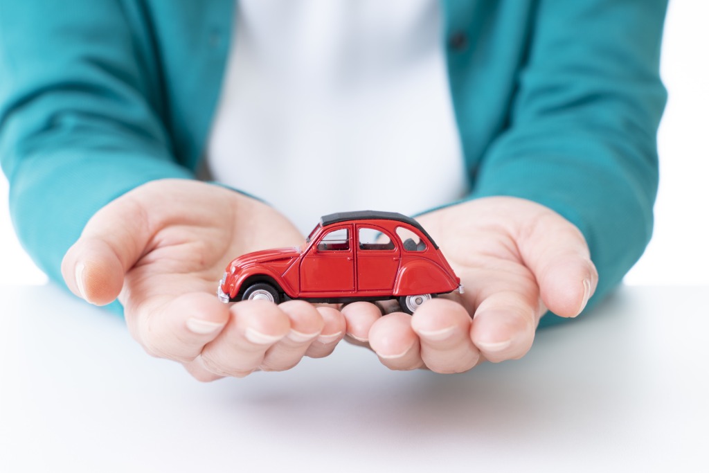 車の名義変更は自分でできる？自動車に関する手続きの種類から代行サービスのメリット・料金まで行政書士が徹底解説！